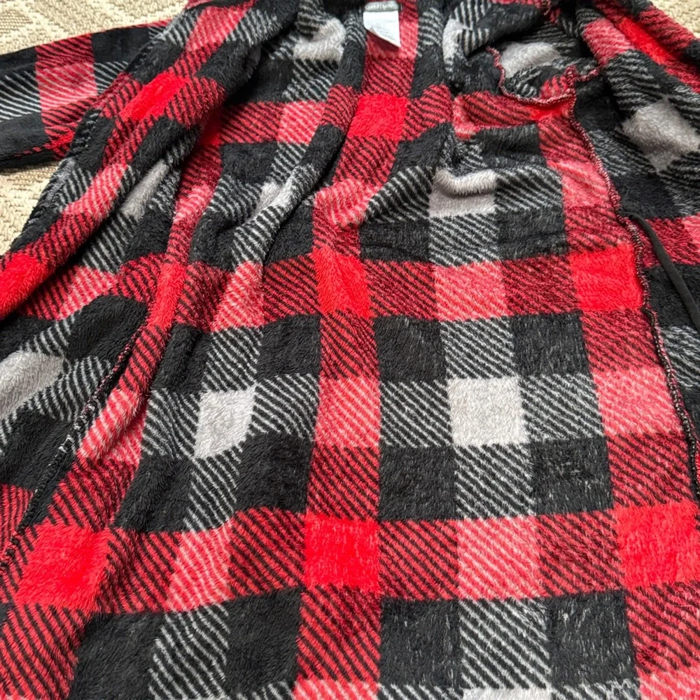 Cuddl Duds  youth Red and Black Plaid Fleece Hooded Robe